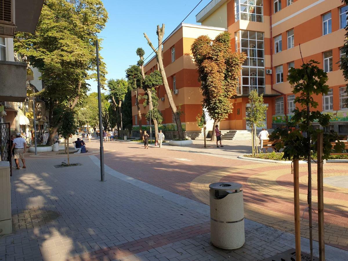 Gagarin House Hostel Varna Exterior photo